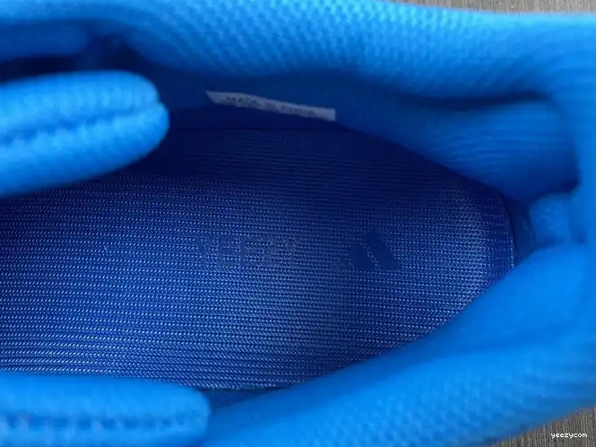 YEEZY HI-RES HP6674 700 BOOST BLUE ADIDAS 0510